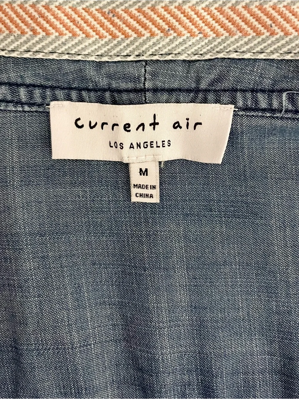 Current Air Chambray Tie-Front Lightweight Shirt/Jacket in Light Blue. Size Med